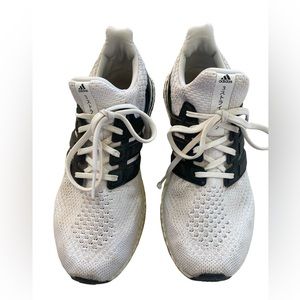 Ultra boost 5.0 Sneaker (men) size 8 black and white